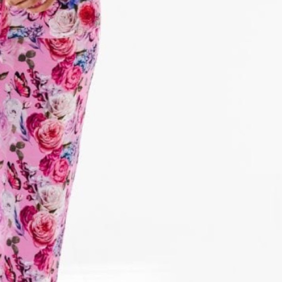 NWT Make my heart flutter bums and roses robe NWT - Picture 2 of 2